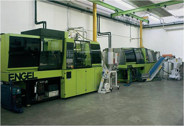macchina per stampaggio e stampaggio di precisione