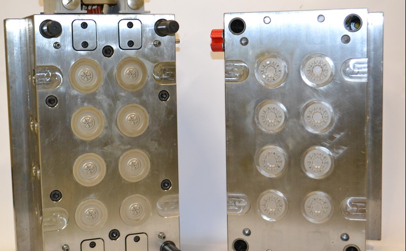 molds-for-plastic-medium-production-manufacturing
